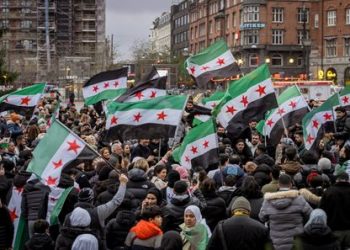 استراتيجية إيران الجديدة في سورية: رهان على الميليشيات أم استغلال تناقضات الداخل؟