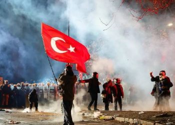 نيويرك تايمز: تركيا تقاوم الاستبداد في  ظل صمت عالمي