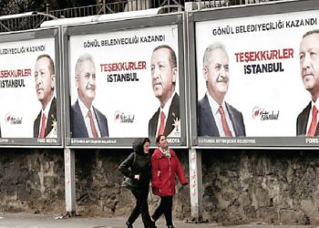 لافتات الإعلانات في إسطنبول تحت سيطرة الحكومة