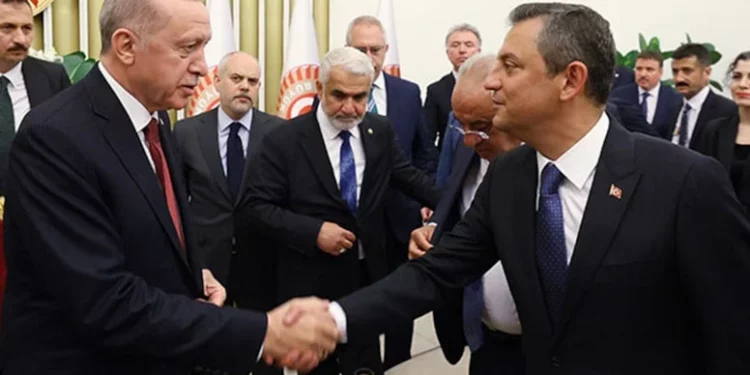 القضاء يحكم على زعيم المعارضة بغرامة مالية لصالح أردوغان