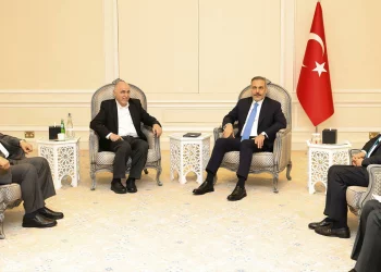 هاكان فيدان يلتقي وفدًا بارزًا من حركة حماس