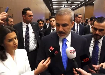 هاكان فيدان: تركيا والعراق يترقبان إعلان “الكردستاني” إلقاء السلاح