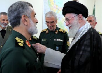 هل تخطط إسرائيل لاغتيال شخصية بارزة في إيران؟