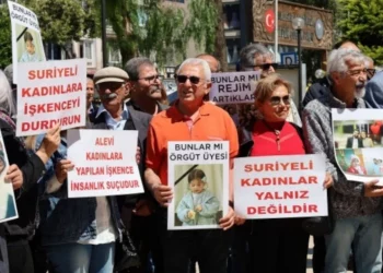 تركيا.. وقفة في مرسين تطالب بحماية العلويين في سوريا