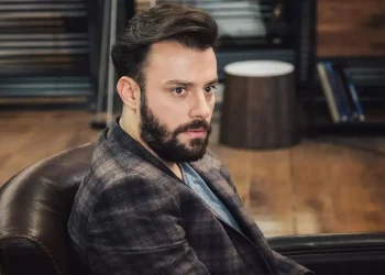 بطل “حب للإيجار” ينتقد الاعتقالات في تركيا