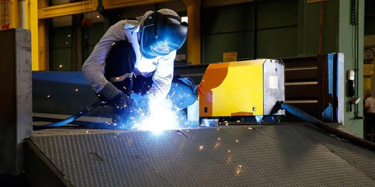 إنتاج تركيا الصناعي يواصل الانكماش مسجلا أدنى مستوى في 4 أشهر