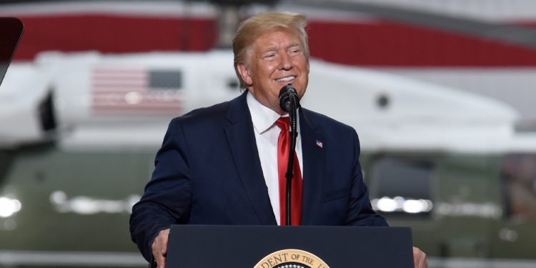 ترامب يطالب بعبور السفن الأمريكية مجانًا من قناة السويس!