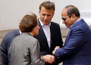السيسي وماكرون يصلان العريش على الحدود المصرية مع غزة
