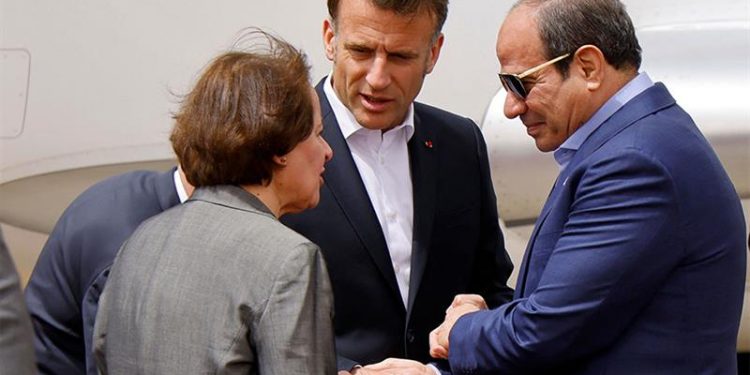 السيسي وماكرون يصلان العريش على الحدود المصرية مع غزة
