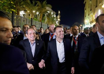 ماكرون يتجول في أقدم أحياء مصر ويزور المتحف المصري وجامعة القاهرة