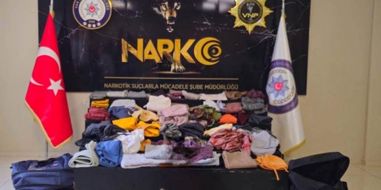 اعتقال أجنبيين في مطار فان بحوزتهما 32 كجم مخدرات