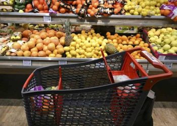 استطلاع: التضخم في تركيا سيرتفع إلى 69%