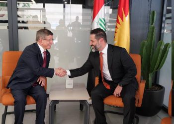 داوود أوغلو والطالباني يناقشان العلاقات التركية-العراقية