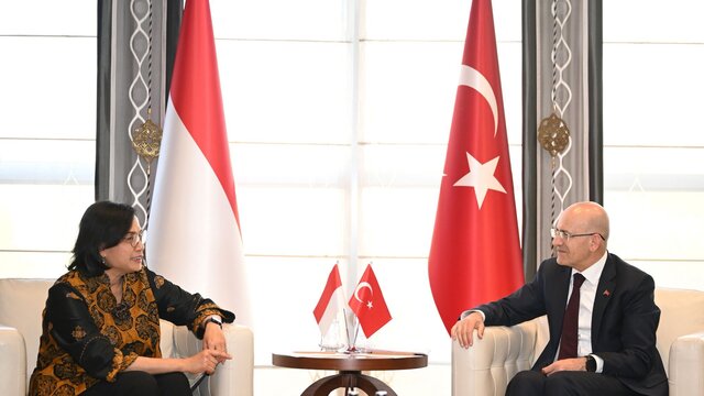 وزير المالية التركي يبحث مع نظيرته الإندونيسية تعزيز التعاون الاقتصادي