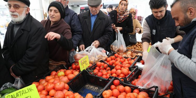 تركيا.. ارتفاع ثقة المستهلك في مايو