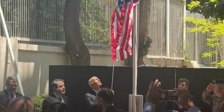 السفير الأمريكي لدى تركيا يفتتح مقر السفير في سوريا