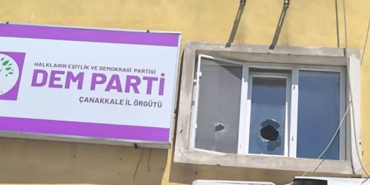 هجوم بالحجارة على مقر الحزب الكردي في جناق قلعة