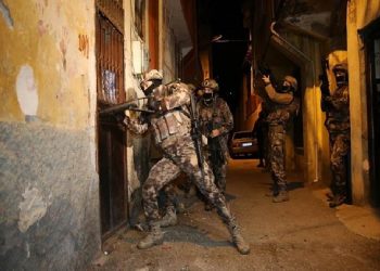 تركيا.. اعتقال 298 شخص في حملة أمنية ضد داعش