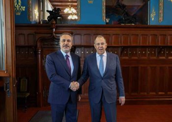 فيدان يثني على اختيار روسيا عقد المفاوضات مع أوكرانيا في إسطنبول