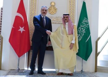 هاكان فيدان يلتقي نظيره السعودي في الرياض