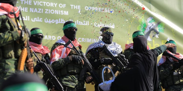 هل تراجعت الولايات المتحدة عن شرط نزع سلاح المقاومة في غزة؟