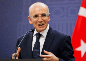 شيمشيك يبحث عن مستثمرين في لندن