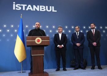 روسيا وأوكرانيا تتبادلان خرائط الطريق للسلام في محادثات إسطنبول