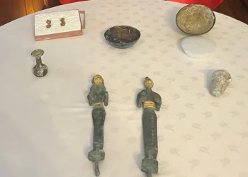 سويسرا تعيد 7 قطع أثرية إلى تركيا