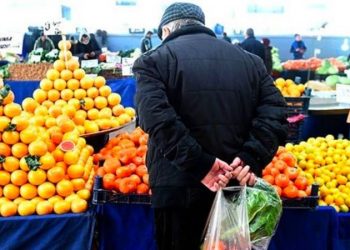 المتقاعدين في تركيا يتلقون رواتب متدنية تدفعهم للعودة إلى العمل