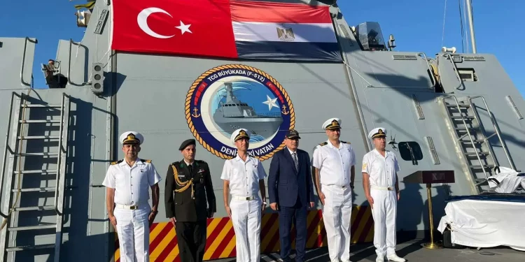 السفينة الحربية التركية “بويوكادا” تصل الإسكندرية بعد رحلة 3 أشهر