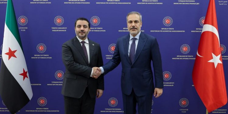 فيدان يتحدث هاتفياً مع نظيره السوري