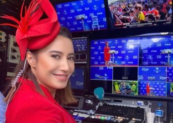 مذيعة تركية شهيرة تنتحر في منزلها