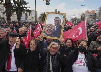 مظاهرات واشتباكات بإسطنبول في اليوم المئة لاعتقال رئيس البلدية