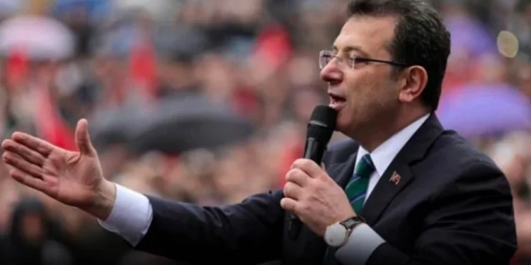 إمام أوغلو يرحب ببدء إلقاء حزب العمال الكردستاني السلاح