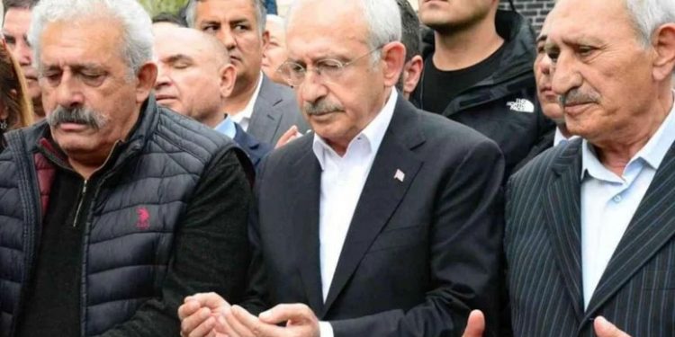 وفاة توأم زعيم المعارضة التركية السابق كمال كليجدار أوغلو