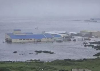 تحذيرات من تسونامي لعشرة دول بعد زلزال روسيا العنيف