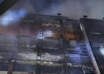 مصرع 60 شخص في حريق بمركز تسوق بالعراق