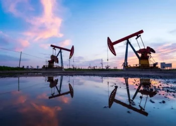 أزمة طاقة محتملة.. عقوبات أمريكية وحظر روسي يهددان بارتفاع الوقود في تركيا