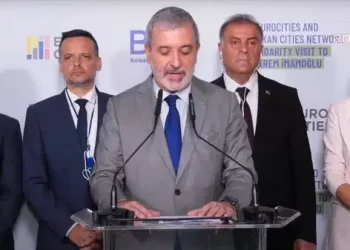 عمد أوروبيون يتضامنون مع إمام أوغلو ويهدونه جائزة “خاصة”