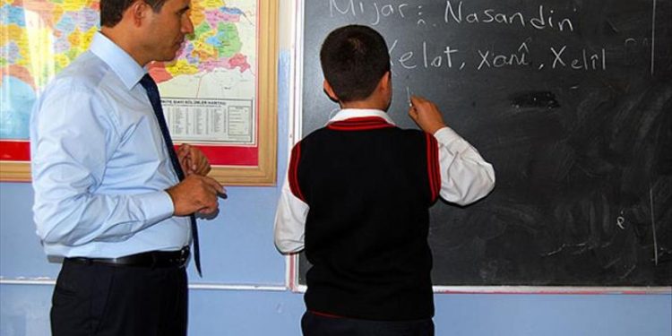 97% من الأكراد يطالبون بلغتهم الأم في المدارس