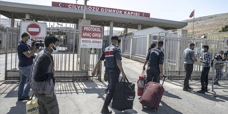 كم عدد السوريين العائدين من تركيا؟