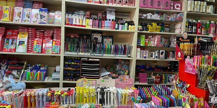 ارتفاع تكاليف اللوازم المدرسية يثقل كاهل الأسر في تركيا