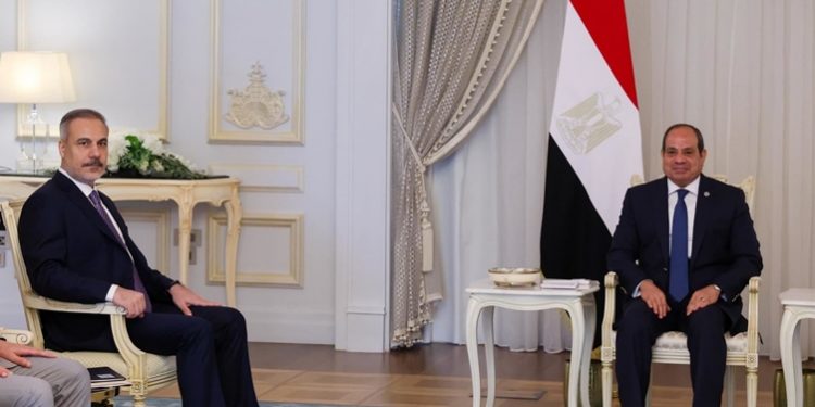 هاكان فيدان يلتقي الرئيس المصري السيسي في القاهرة