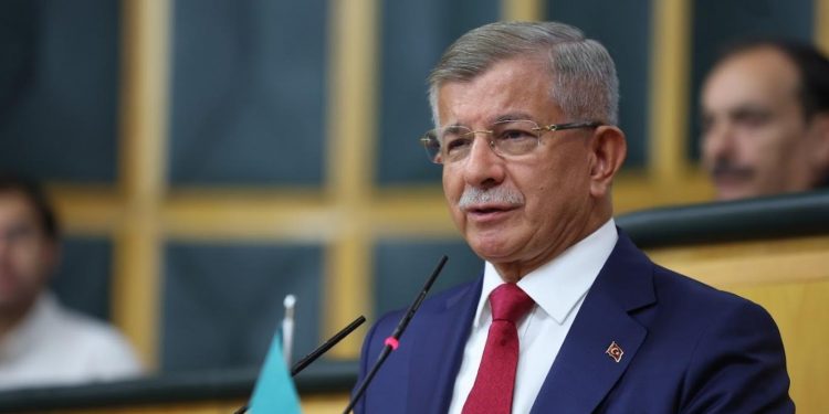 داود أوغلو يدعو لعقد الجمعية العامة للأمم المتحدة في جنيف