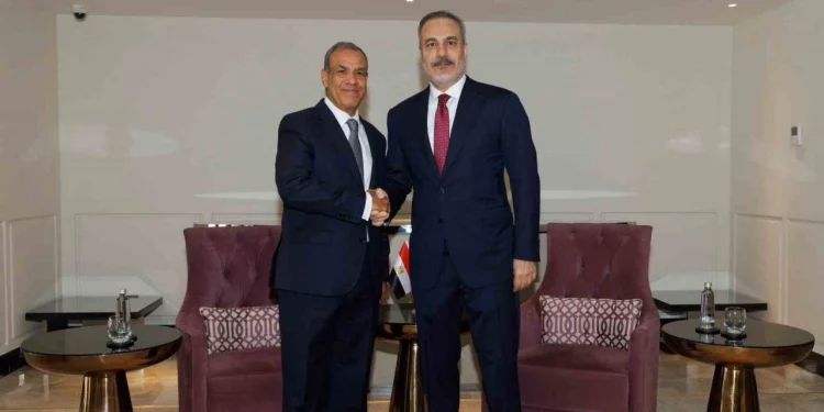 وزيرا خارجية تركيا ومصر يلتقيان في جدة