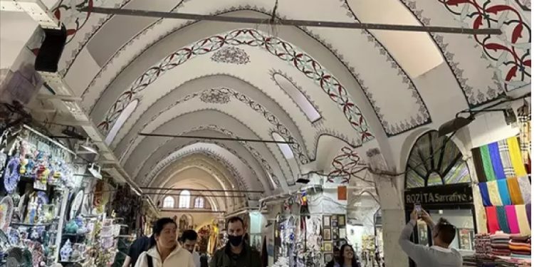 تركيا.. مصادرة ألماس وأحجار كريمة بالسوق المغطى