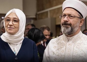 زوجة رئيس الشؤون الدينية تحج للمرة السابعة بينما ينتظر الملايين دورهم