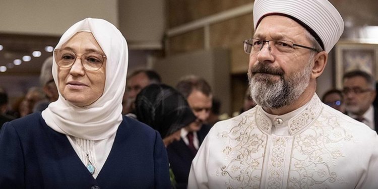 زوجة رئيس الشؤون الدينية تحج للمرة السابعة بينما ينتظر الملايين دورهم