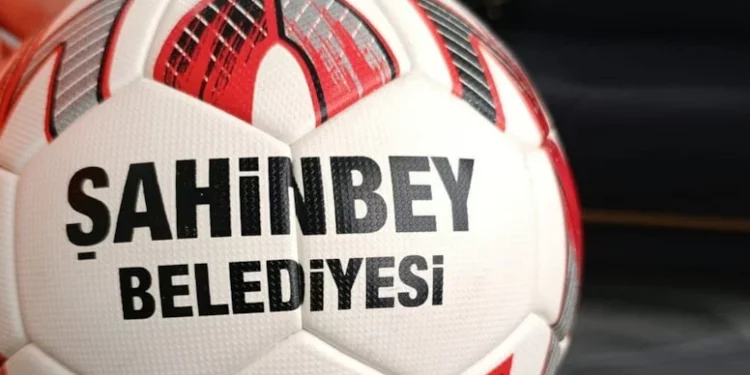 بلدية تركية تستورد كرات قدم بقيمة 111 مليون ليرة!