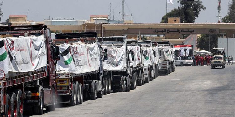 قافلة المساعدات المصرية الحادية عشرة تصل غزة محملة بالوقود